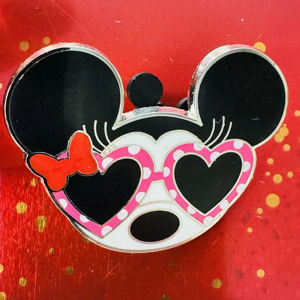 Authentic Disney Pin - Minnie Mouse with Heart Sunglasses 2022 WDW DLR Summer